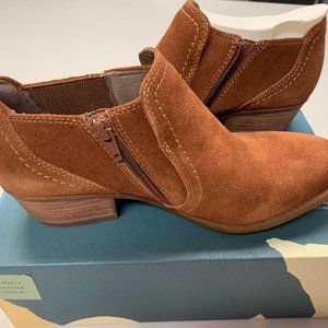 Earth Peak Peru Booties, New in Box, Tabacco Suede, 8-1/2 (8.5)